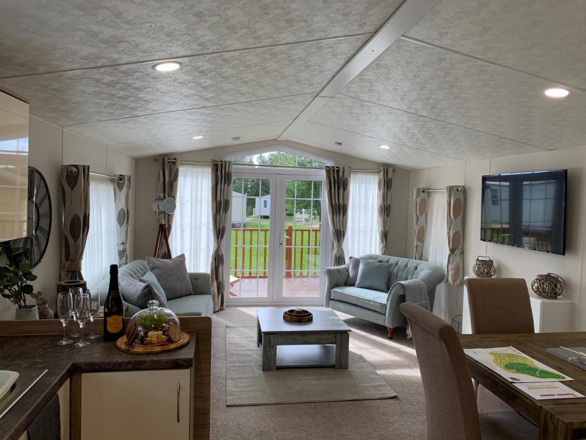 Rose Lodge - Hot Tub Getaway - Percy Woods - Pet Friendly Морпет Екстериор снимка